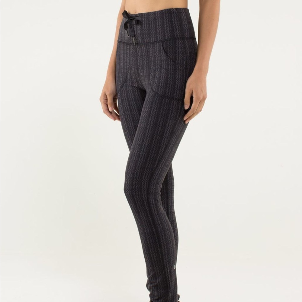 Lululemon skinny will pant, size 6